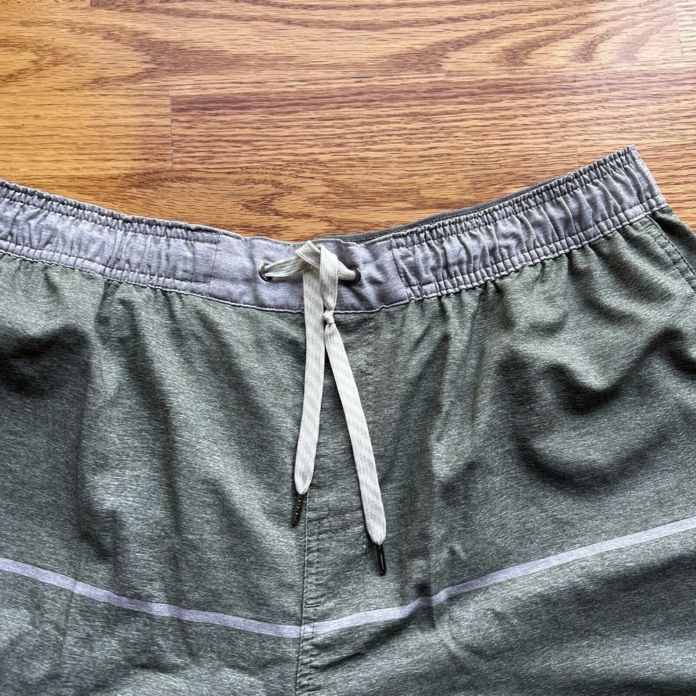 Vuori Trail Shorts Lined Men's Large Striped V341 Performance Green Size XXL 2XL - Picture 3 of 9